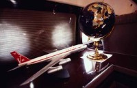08.John_Travolta_jumbo_jet.jpg