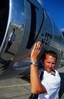 24.John_Travolta_jumbo_jet.jpg