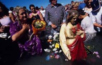 009.saintes_maries_procession.jpg
