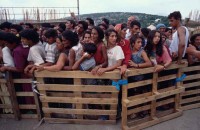 17.Roma refugees food queue