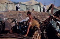 18.Roma refugee wrecked car